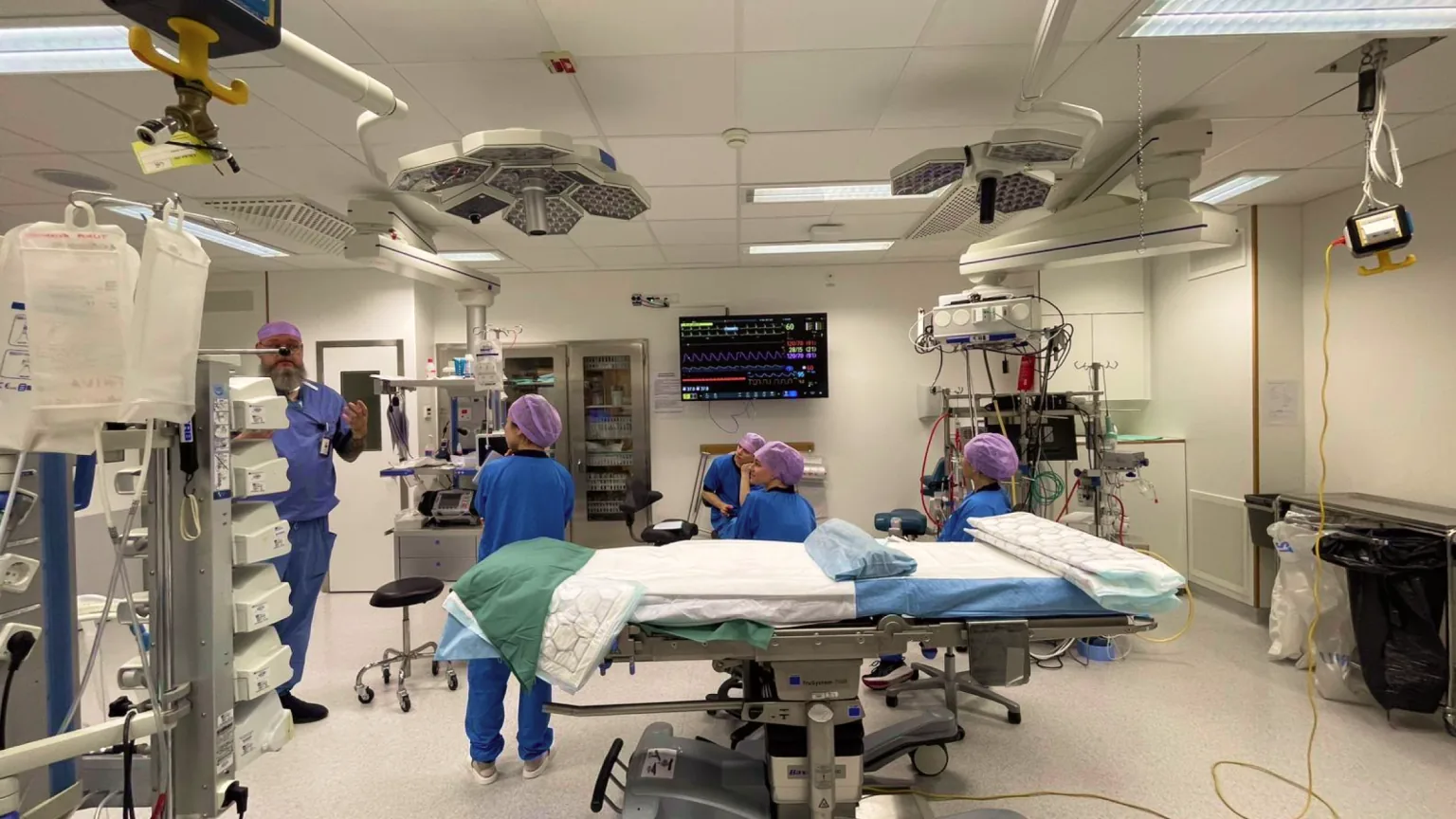 A one-day field trip to the Thorax ICU and OR at NUS, as a full research group